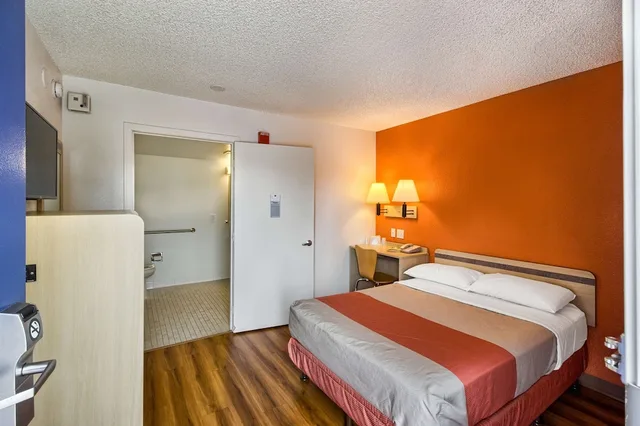 غرفة قياسية بسرير مزدوج لذوي الإعاقة، Motel6 Everett, WA - South 1/4