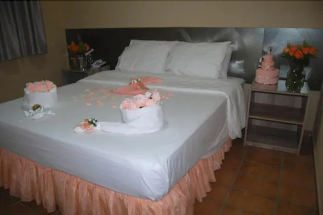 غرفة رباعية بسرير مزدوج وسريرين منفصلين، ANGICA GOLDEN HOTEL 1/4
