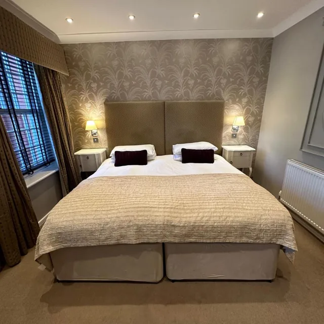 Luxury, Suite, Langtry Manor Hotel 4/10