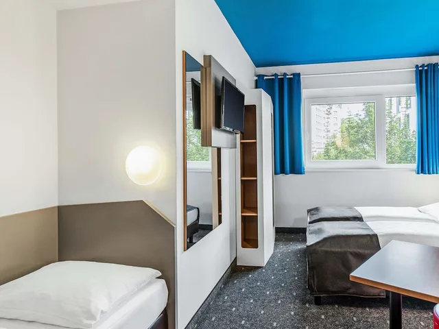 غرفة ثلاثية بسرير مزدوج وسرير فردي، B&B Hotel Hamburg City-Ost 3/5