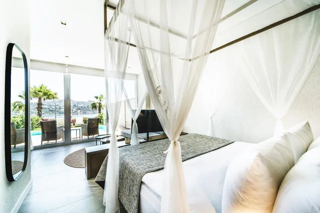 جناح حصري بسرير كينج وسريرين منفصلين بغرفتي نوم بمسبح خاص، Cape Bodrum Luxury Hotel Beach 1/1