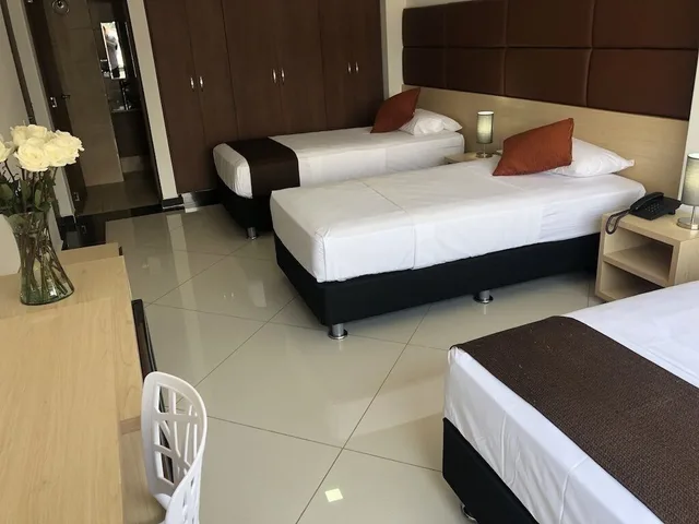 غرفة عائلية بسرير كوين وسريرين منفصلين، Hotel Csi Medellín 3/3