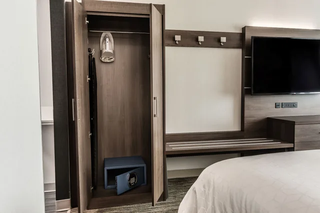 غرفة قياسية بسرير كينج، Holiday Inn Express and Suites Welland 6/8