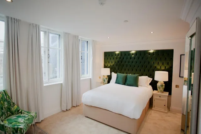 Emerald, The Hotel Chester 4/10