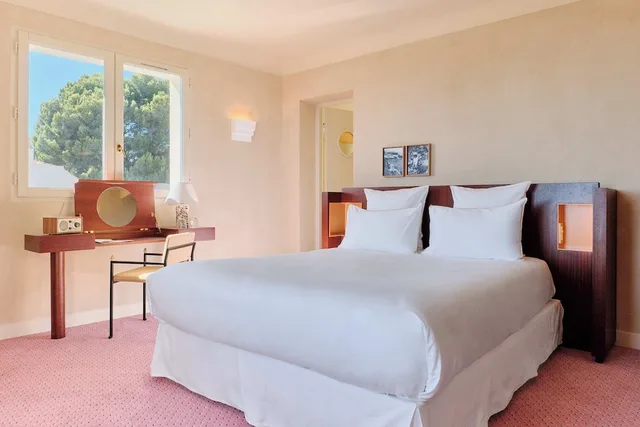 Pine, Twin Beds, Forest View، Hotel Le Provencal 1/1