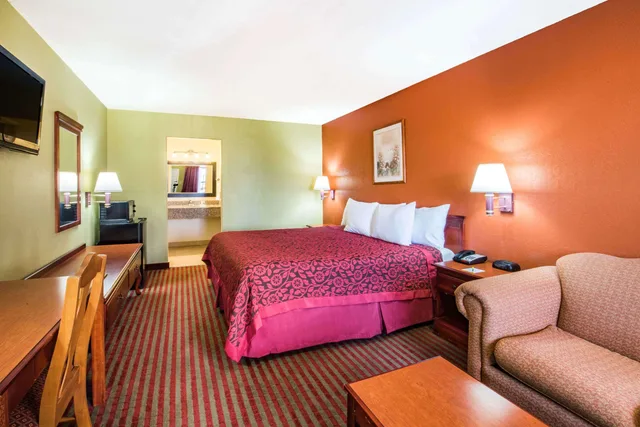 Room, King Bed, Smoking, Days Inn by Wyndham McAllen 2/2