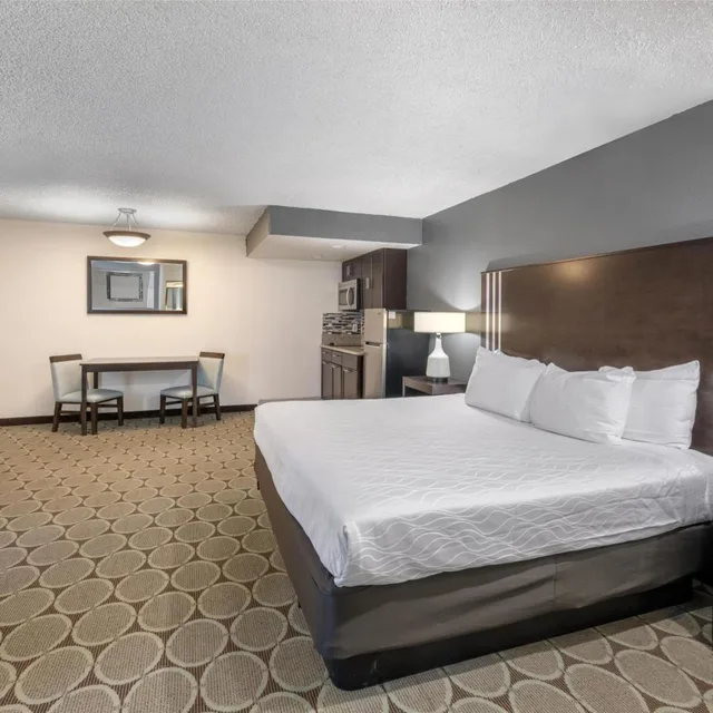 غرفة بسرير كينج بجاكوزي، Best Western Pahrump Oasis 4/10