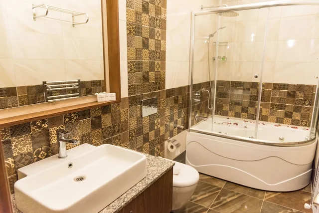 جناح ملكي بسريرين منفصلين بإطلالة على النهر بغرفتي نوم، Resort Kaman Hotel 3/3