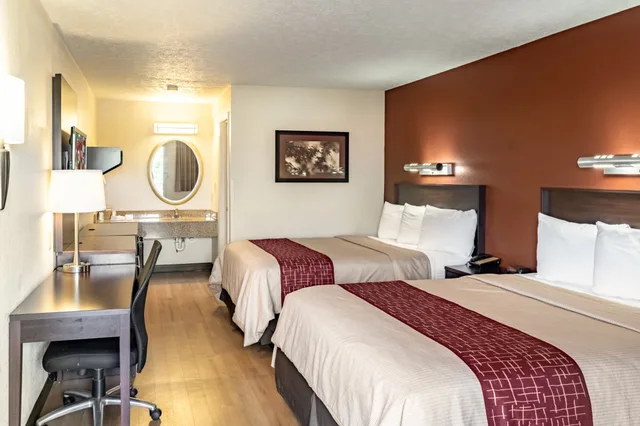 غرفة ديلوكس بسريرين كوين، Red Roof Inn Columbus - Taylorsville 3/4