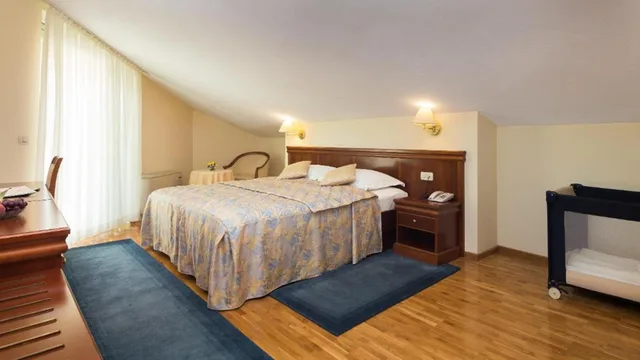 غرفة فاخرة عائلية بشرفة، Hotel Villa Bacchus 1/2