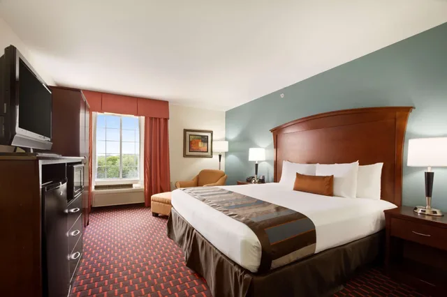 غرفة بسرير كينج لذوي الإعاقة، Wingate By Wyndham San Marcos 1/5