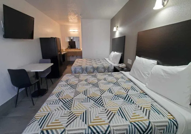 غرفة بسرير كوين، Motel 6 Branson West Silver Dollar City 5/8