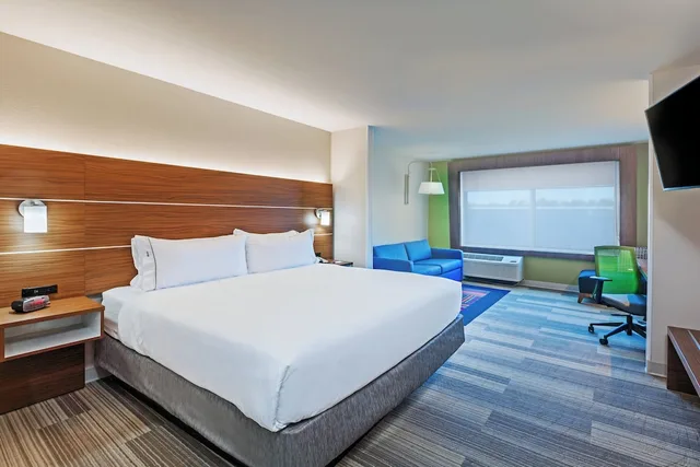 جناح بسرير كينج مع أريكة، Holiday Inn Express Suites Tulsa West Sand Springs 2/3
