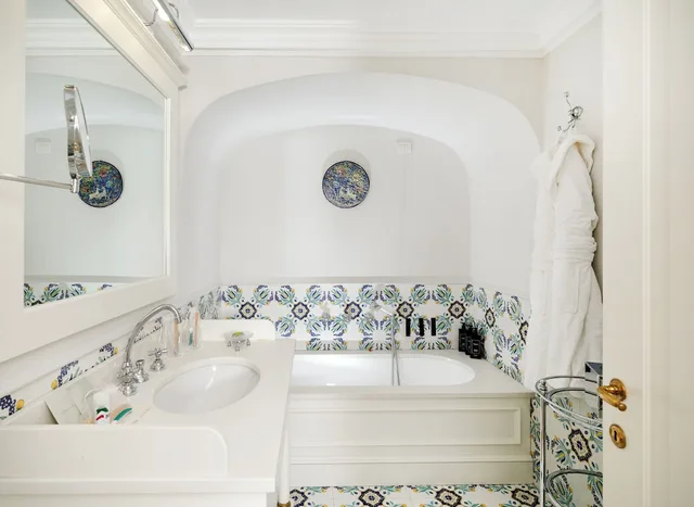 جناح بسرير كينج بشرفة مع أريكة، Manzi Hotel & Spa 8/8