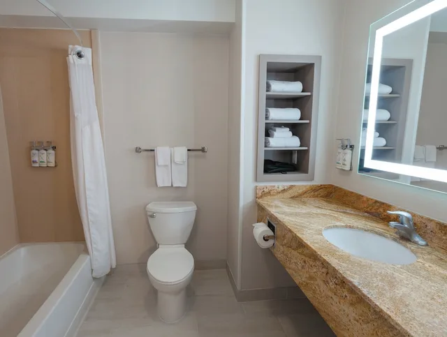 جناح بسريرين كينج مع أريكة، Holiday Inn Express Hotel Suites Logan 5/5