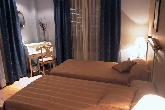 غرفة بسريرين، Hotel Santiago 7/10