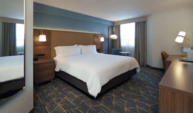 غرفة بريميوم بسرير كينج، Holiday Inn Laval Montreal 5/10