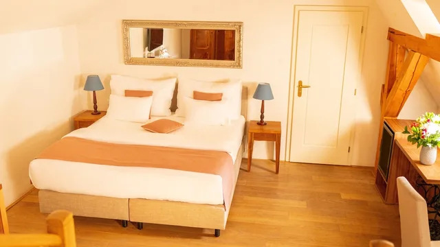 Plus, Deluxe, 2 King Beds, Hotel Golden Key Prague 1/4