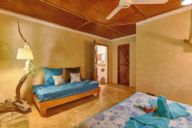فيلا عائلية بسرير كينج وسرير فردي وسريرين كوين بـ3 غرف نوم مع أريكة، Chalet Tropical Village B&amp;B 10/10