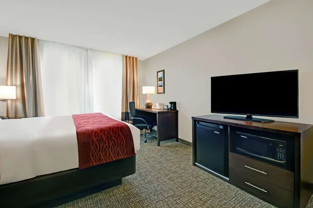 غرفة بسرير كينج لذوي الإعاقة، Comfort Inn & Suites Wilton, ME 2/4