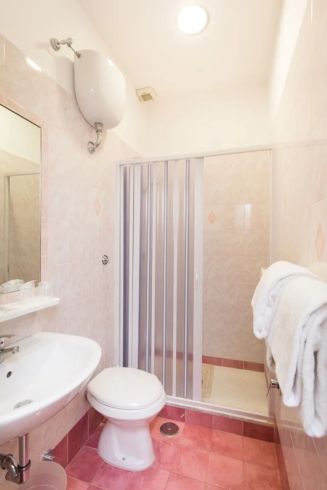 غرفة ثلاثية، Concorde Hotel 4/4