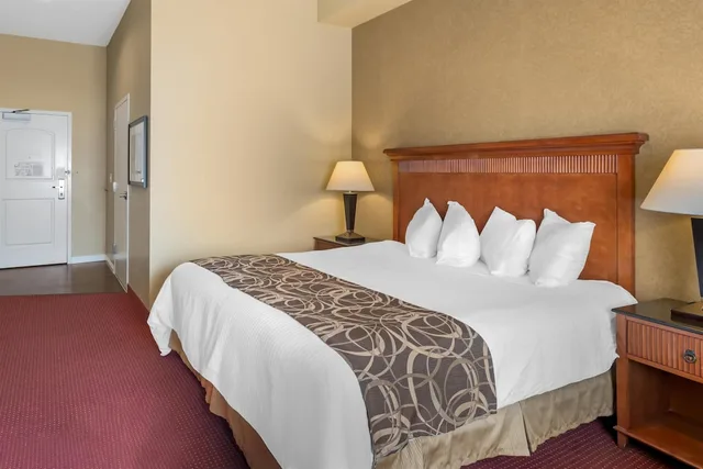 Standard, King Bed, Accessible, Best Western Plus Canyon Pines 2/6