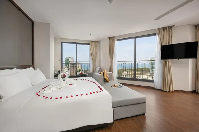 غرفة ديلوكس ثلاثية، Cosmos Hotel Danang 3/3