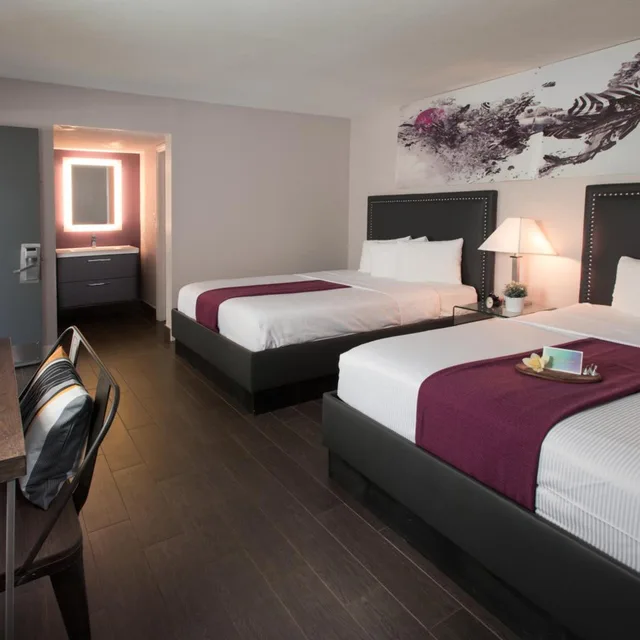 غرفة بسريرين كوين، Hotel Iris San Diego 6/8
