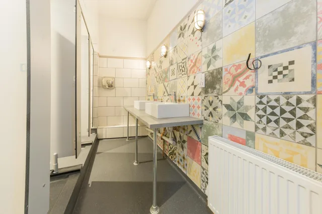 غرفة قياسية ثلاثية بسرير بطابقين، Publove the Green Man Hostel 2/2