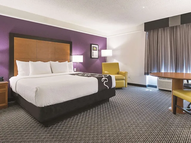 غرفة ديلوكس بسرير كينج، La Quinta Inn by Wyndham Denver Westminster 3/7