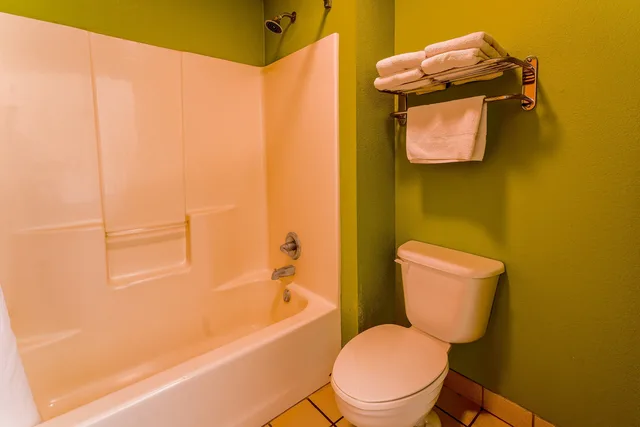 غرفة بسرير كينج، Oyo Hotel Yoakum West 4/5