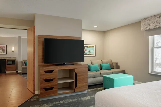 جناح تنفيذي بسرير كينج مع أريكة، Hampton Inn Deadwood At Tin Lizzie Gaming Resort Sd 7/10