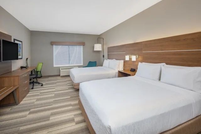 غرفة قياسية بسريرين كوين لذوي الإعاقة، Holiday Inn Express Hotel & Suites Surprise 1/4