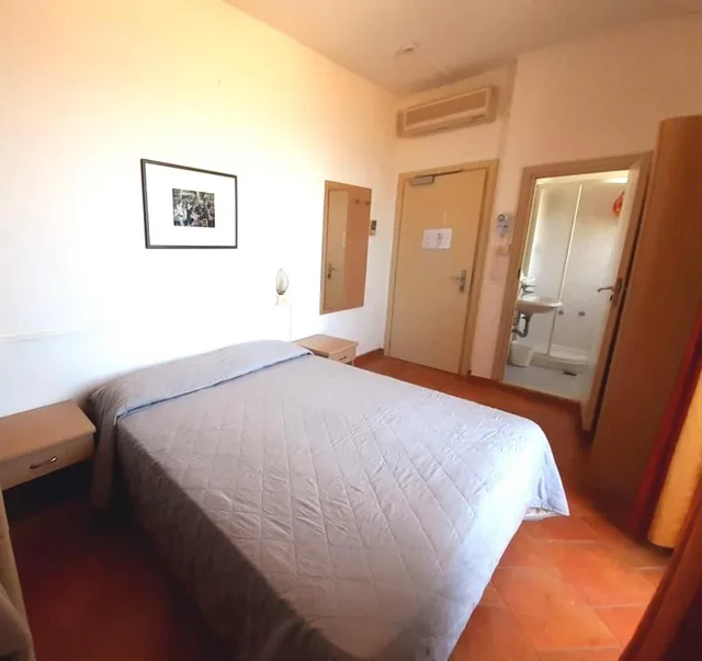غرفة ثلاثية، Hotel Salsedine 1/8