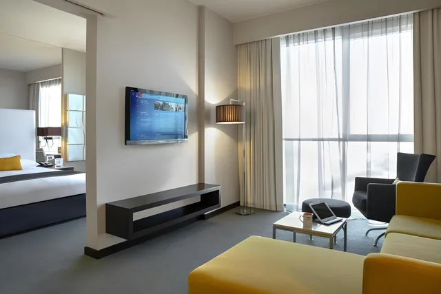 جناح، Centro Sharjah Rotana 1/1