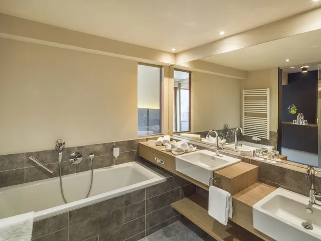 غرفة كومفورت عائلية بسرير كينج وأسرّة بطابقين بشرفة، Falkensteiner Hotel Sonnenalpe 7/10