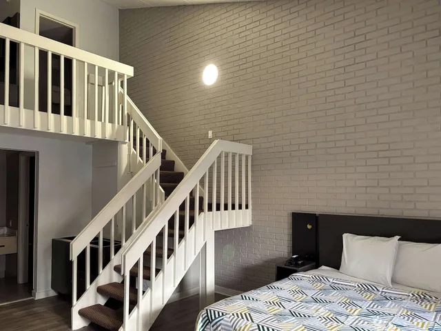 Suite, King Bed, Kitchen, Smoking, Studio6 Tallahassee, FL – North Monroe 3/5