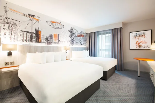 غرفة سوبيريور ثلاثية بسرير مزدوج وسرير فردي، Leonardo Hotel Belfast 1/2