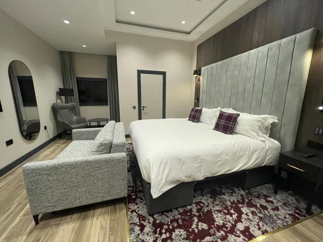 Executive, Tynecastle Park Hotel 4/7