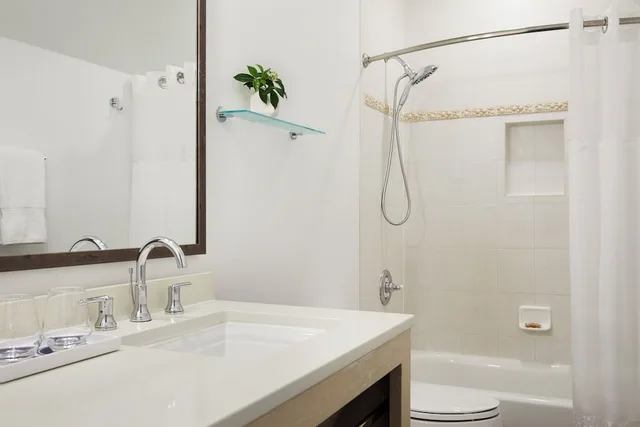 3 Bedrooms, Garden, Villa, King Bed, 3 Queen Beds، Parrot Key Hotel & Villas 10/10