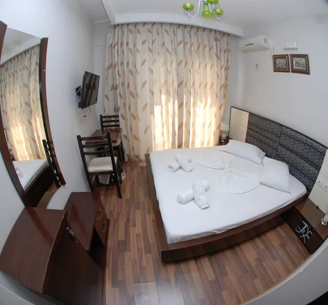 غرفة بسرير مزدوج بإطلالة على البحر، Hotel Iliria Sarande 3/10