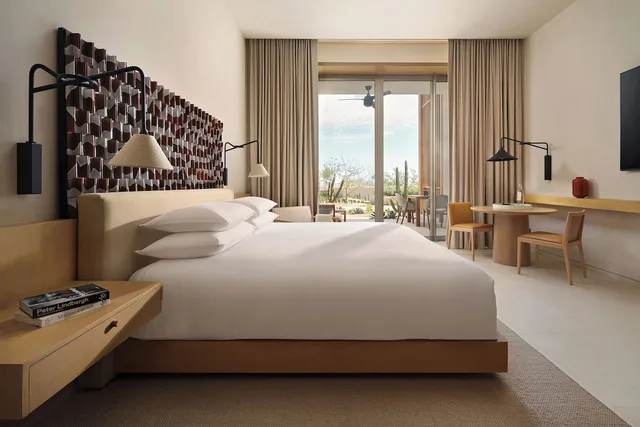 جناح ديلوكس بسرير كينج بإطلالة على البحر بشرفة، Park Hyatt Cabo Del Sol 4/7