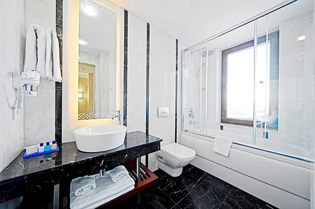 جناح جونيور بسرير كوين مع أريكة، Azade Suites Special Class 3/6