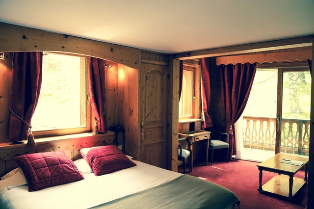 Mountain, Privilege, Double Bed، LE JEU DE PAUME 2/4