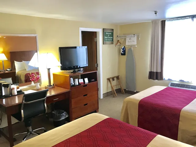 غرفة قياسية بسريرين مزدوجين، Econo Lodge Lakes Region 2/4