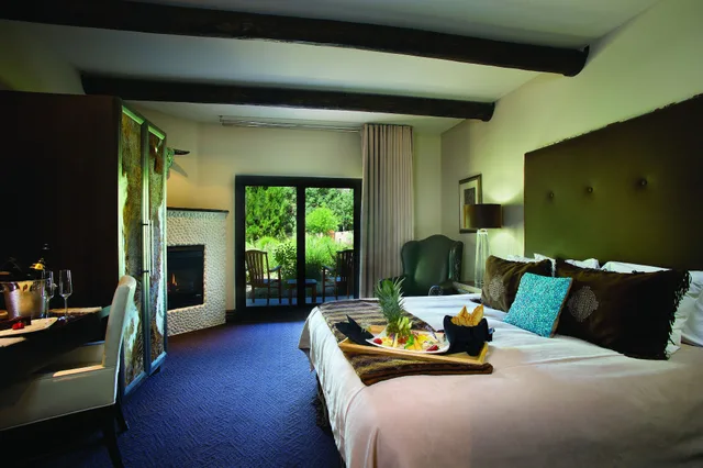 غرفة سوبيريور بسرير كينج بإطلالة على الفناء، El Monte Sagrado Resort 3/7