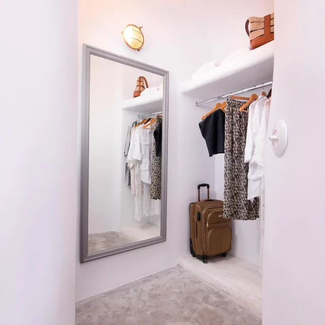 Cave, Honeymoon, Suite, Caldera View, Hot Tub، Pezoules of Oia 2/2