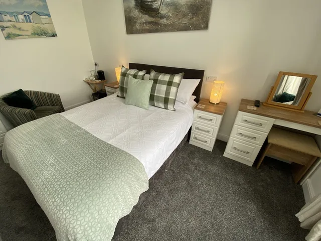 Deluxe, King Bed, Coach Guest House 3/7