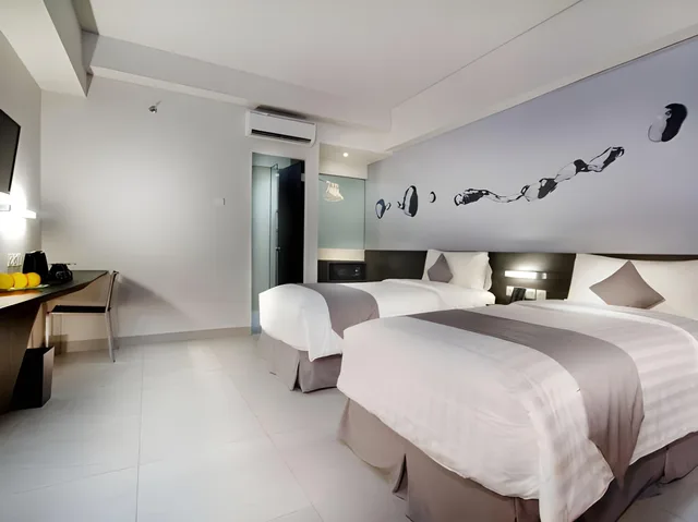 غرفة سوبيريور بسرير مزدوج وسريرين منفصلين، Hotel Neo Tendean 1/1