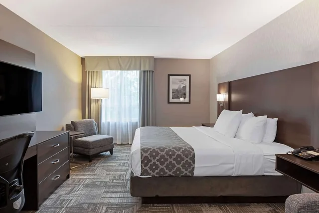 غرفة قياسية بسرير كينج مع أريكة، Best Western Milton 3/7